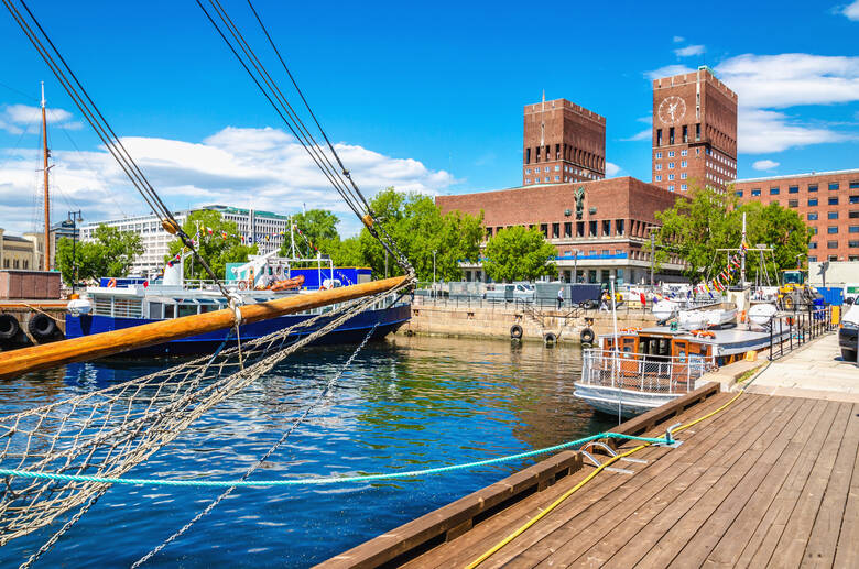 Der Hafen in Oslo und die Stadthalle