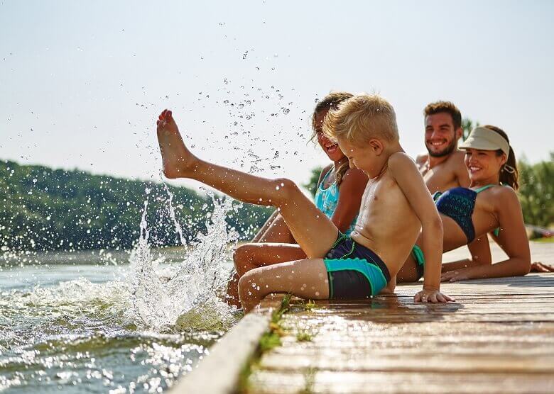 Familie gemeinsam im Urlaub