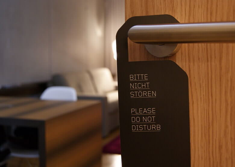 Überall in ihrem Hotelzimmer gefickt Überall in ihrem Hotelzimmer gefickt