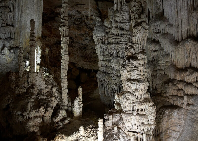 Im Inneren der Höhlen von Campanet auf Mallorca