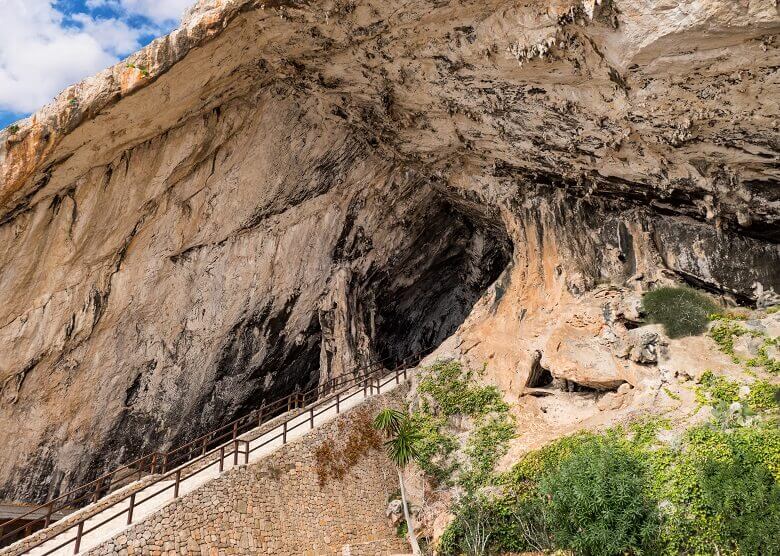 Eingang zu den Cuevas de Arta auf Mallorca