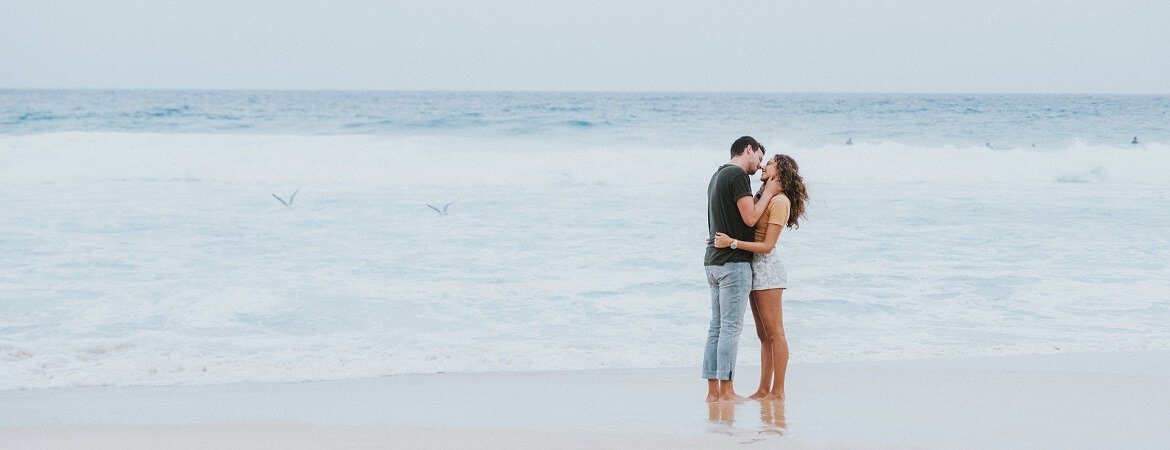 Ein Paar Wird Gefilmt Während Sie Tollen Sex Auf Dem Strand Machen 