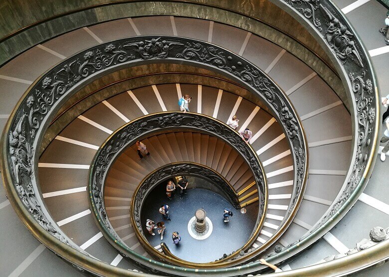 Treppen im Vatikanmuseum