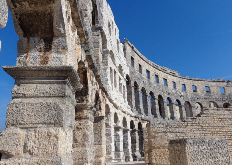 Das Amphitheater in Pula