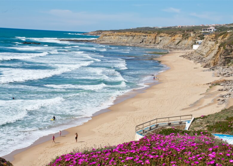 Steilküste, Sandstrand, tolle Wellen: Ericeira