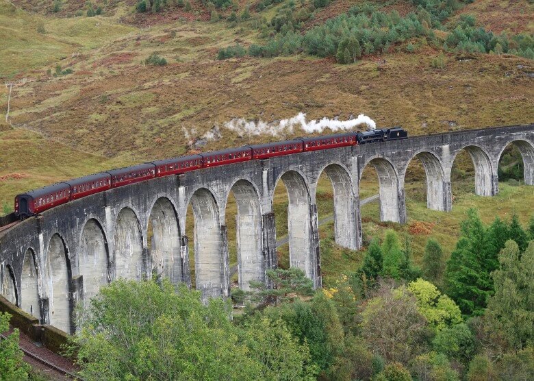 Mit dem Jacobite Steam Train durch Schottland