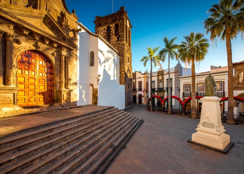 Kirche mit Treppenstufen in Santa Cruz de la Palma