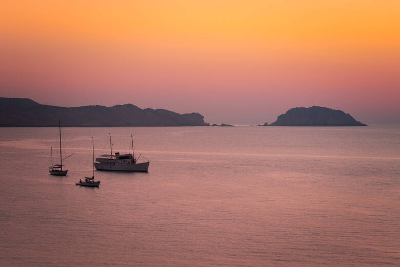 Sonnenuntergang über dem Kap Cavalleria auf Menorca