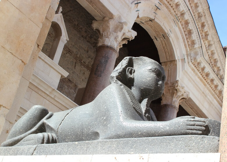 Die Sphinx vorm Jupitertempel