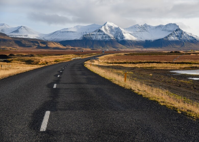 Straße auf Island im Winter