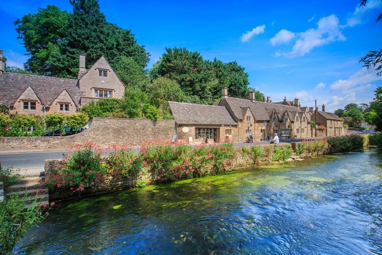 Arlington Road im englischen Dorf Bibury in Gloucestershire