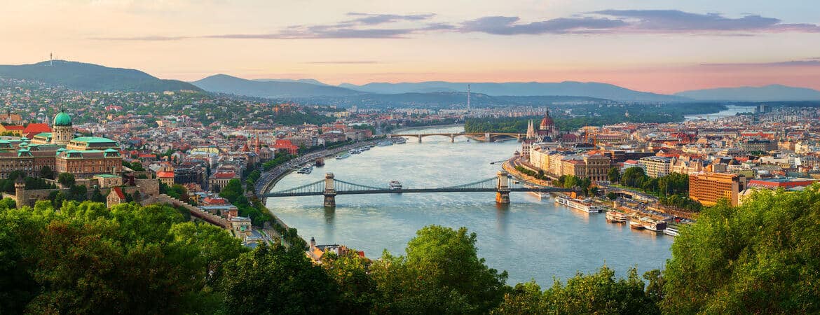 Sonnenutnergang über der Stadt Budapest
