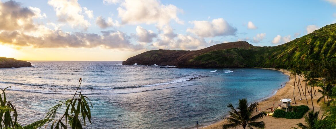 Blick von der Küste auf den Haunauma Beach auf Hawaii