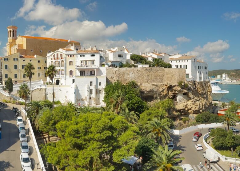 Blick auf die Hauptstadt Mahon auf Menorca