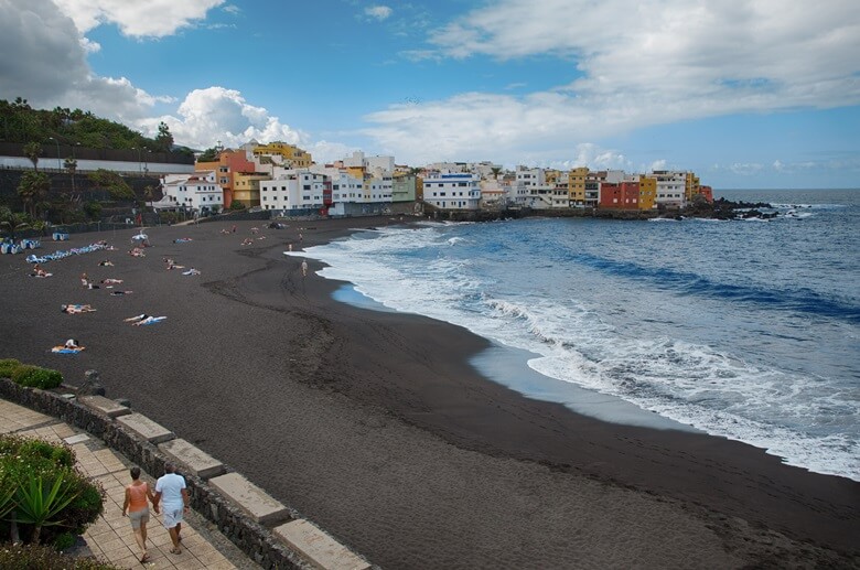 Schwarzer Strand Playa Jardin in Teneriffa auf den Kanaren