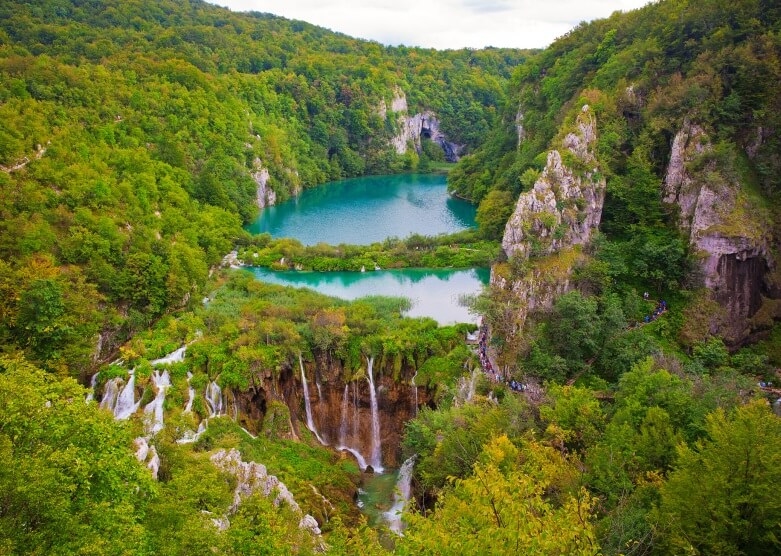 Blick über Plitvicer Seen Nationalpark in Kroatien