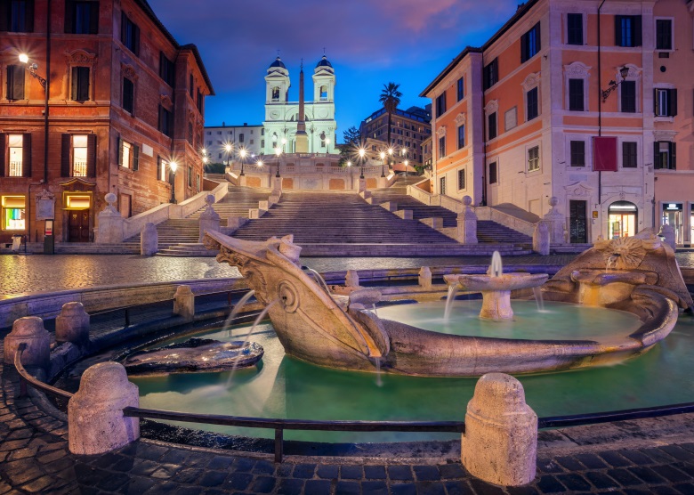 Die spanische Treppe bei Nacht in Rom, Italien