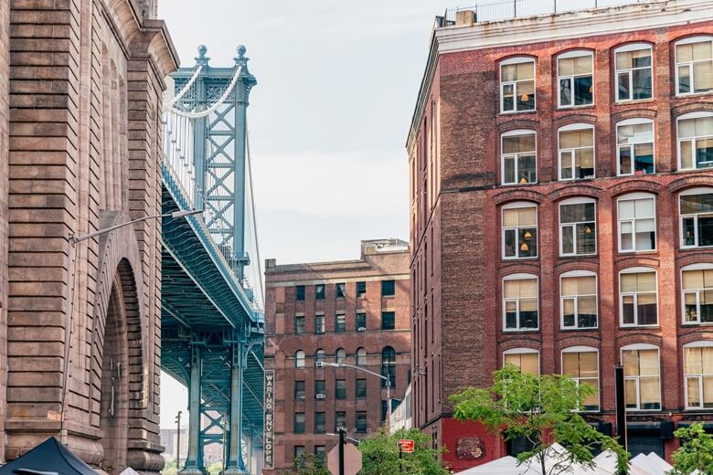 Williamsburg, New York mit Blick auf die Williamsburg Brücke