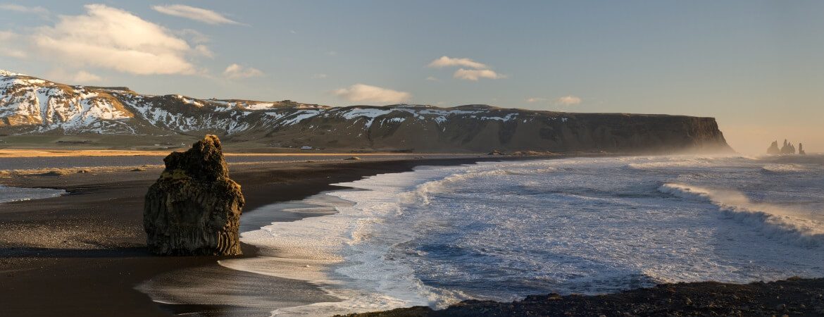 Schwarzer Strand von Vik i Myrdal auf Island