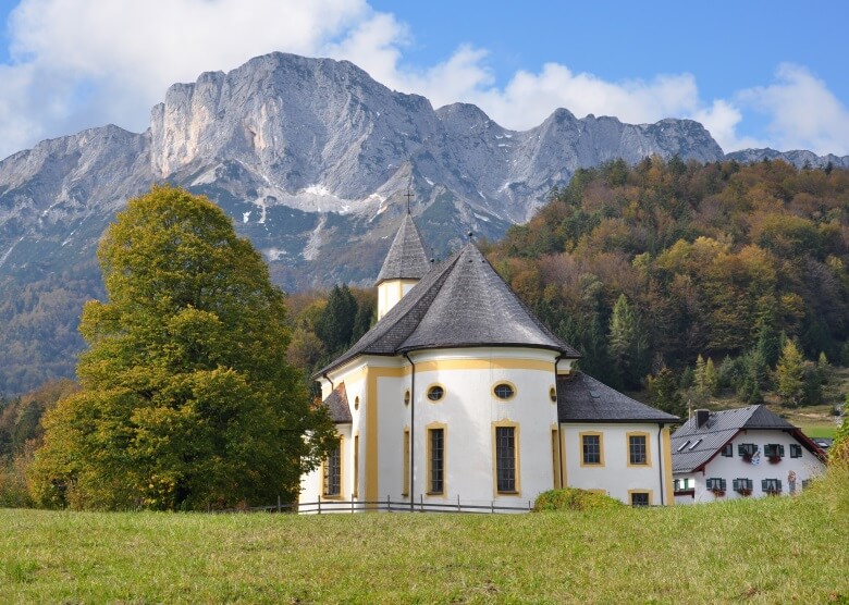 Wallfahrtskirche Marias Heimsuchung und Gasthaus in Marktschellenberg, Berchtesgadener Land