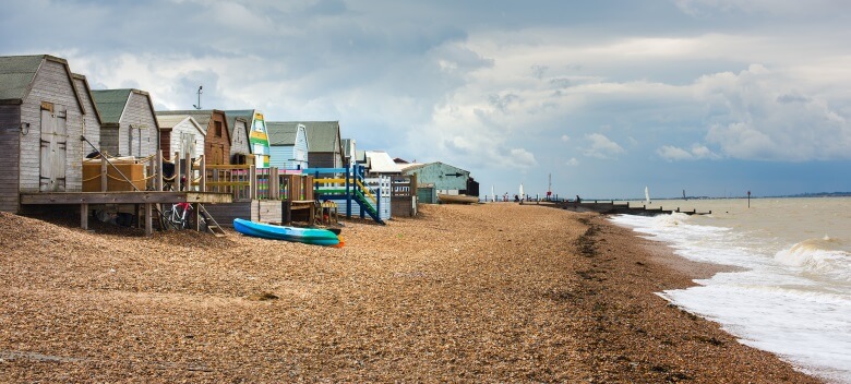 Strandhäuser am Küstenort Whitstable in England