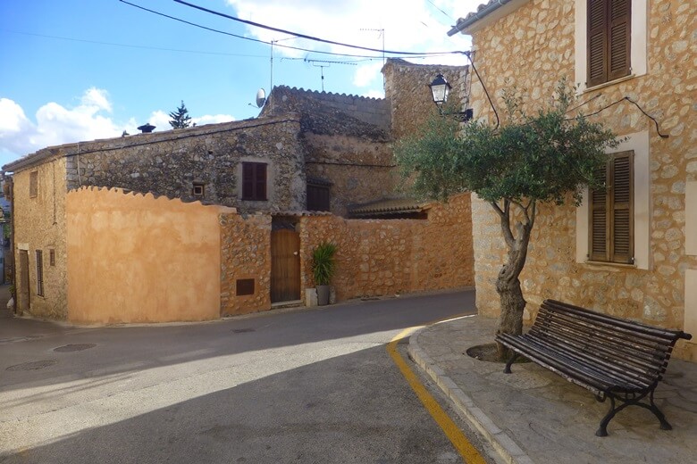 Straßen im kleinen Örtchen Alaro auf Mallorca