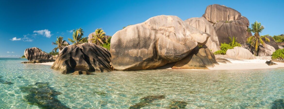 Palmenstrand Anse Source d'Argent auf den Seychellen