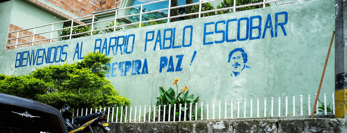 Zeichnung von Pablo Escobar auf einer Häuserwand