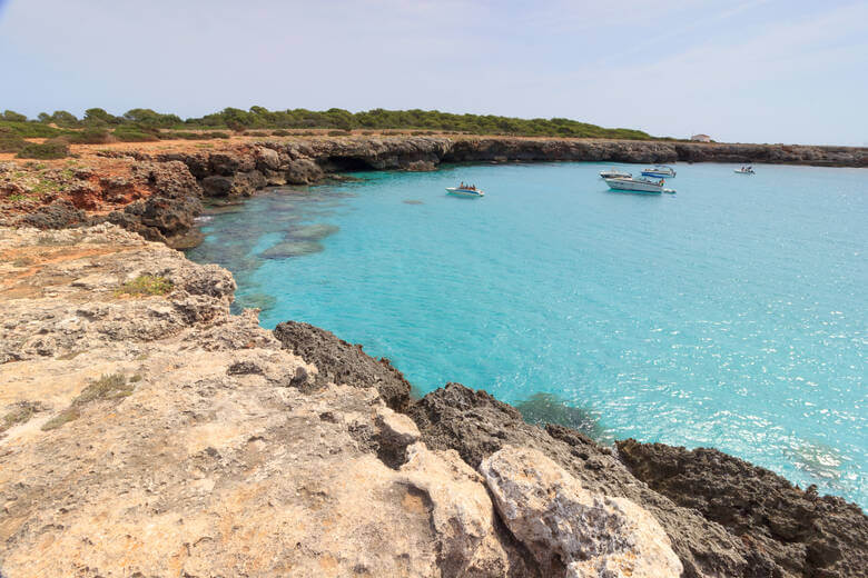 Boote in Cala en Bosc auf Menorca