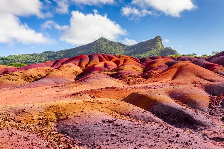 Naturschauspiel siebenfarbige Erde in Chamarel auf Mauritius