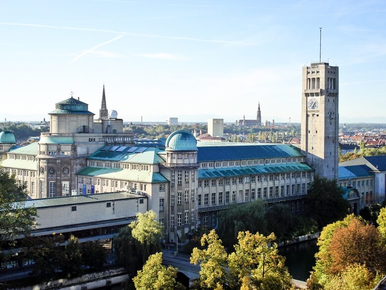 Blick auf das Deutsche Museum in München