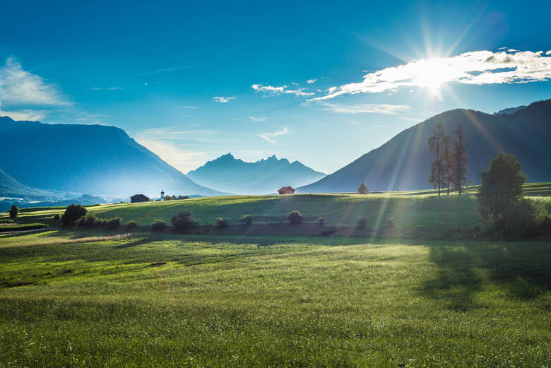 Sonnenschein über den Tiroler Bergen 