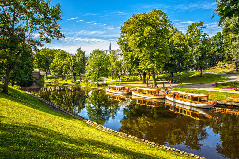 Boote in einem Park in Riga