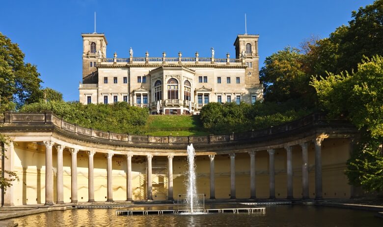 Schloss Alnrechtsberg in Dresden mit Springbrunnen