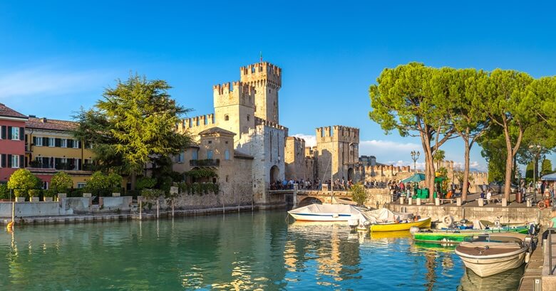 Scaligero Castle in dem Örtchen Sirmione, Italien