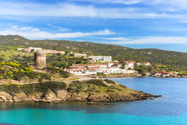 Küstenstraße auf der sardinischen Insel Asinara