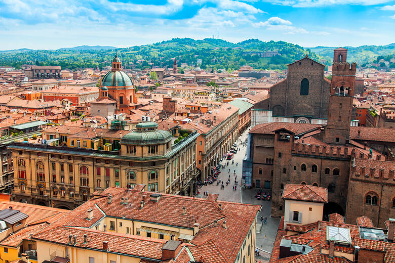 Blick über die italienische Stadt Bologna