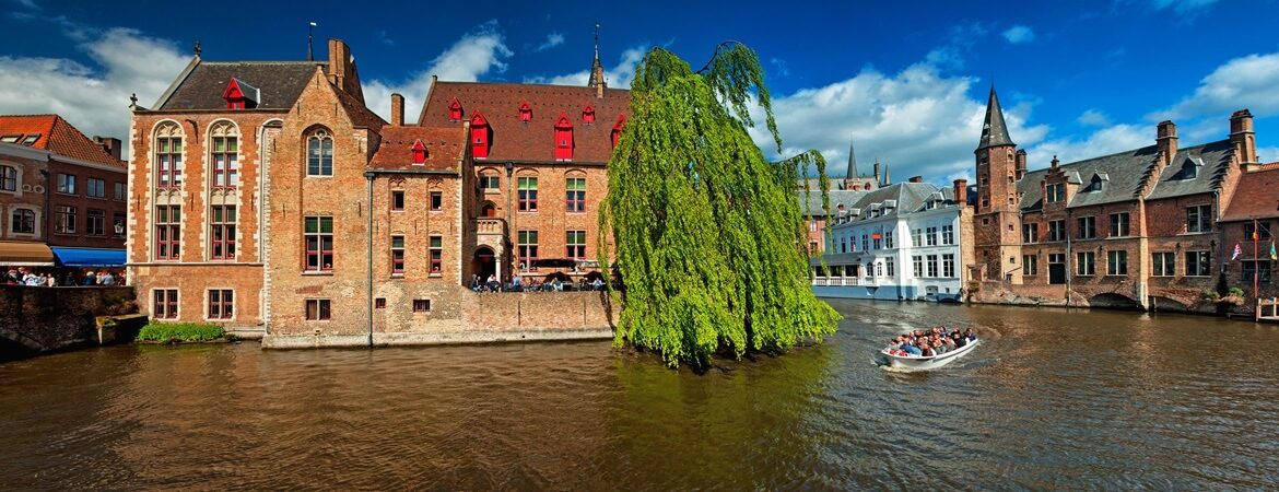 Kanäle und alte Zunfthäuser in der belgischen Stadt Brügge