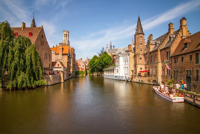 Kanal im Stadtzentrum von der belgischen Stadt Brügge