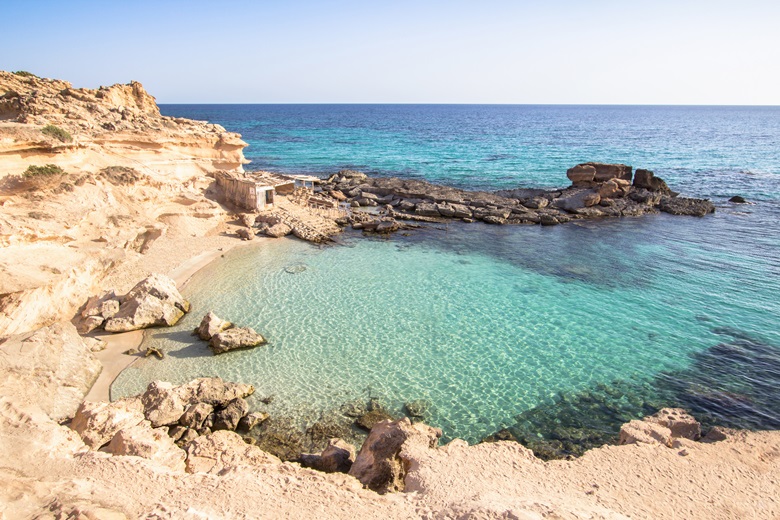 Bucht von Playa Es Calo des Morts in Formentera