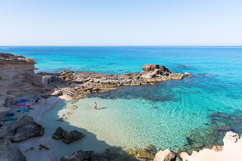 Playa Es Caló des Mort gehört zu den schönsten Stränden auf Formentera