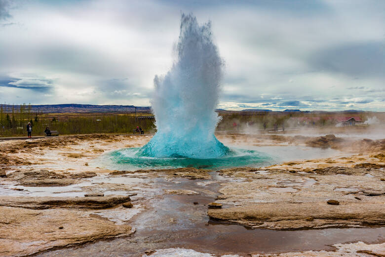 Der Geysir Strokkur in Island