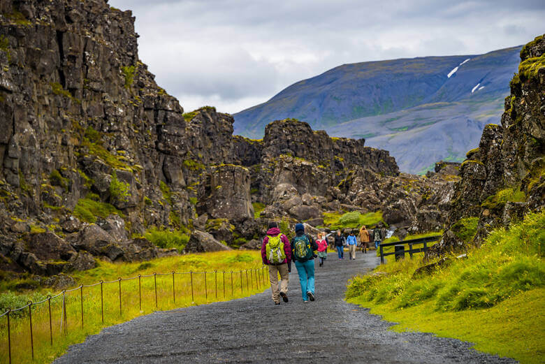 Wandern im Thingvellir-Nationalpark in Island