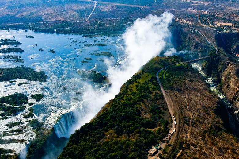 Panoramastraße entlang der beeindruckenden Victoria Falls in Simbabwe