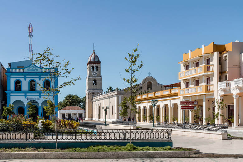 Platz der Revolution, auf Kuba mit Blick auf Kirche und Geburtshaus von Pedro Figueredo