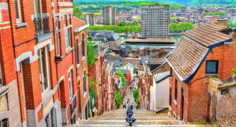 Blick von Montagne de Bueren auf die Stadt Lüttich in Belgien