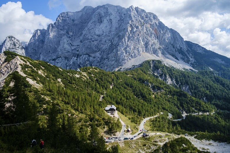 Blick vom Vrsic Pass auf die slowenischen Alpen