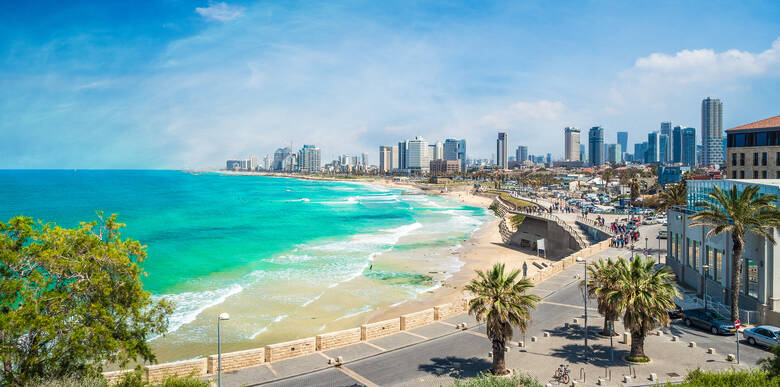 Strand von Tel Aviv an einem sonnigen Tag