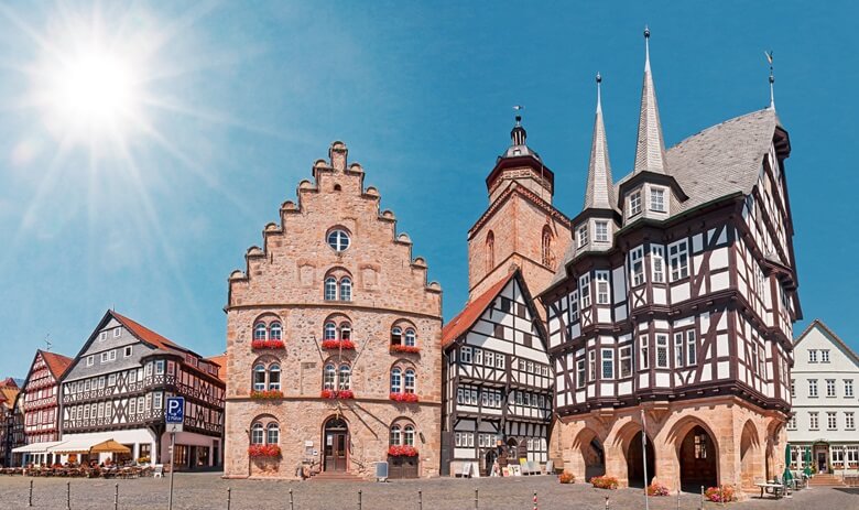 Fachwerkhäuser auf dem Marktplatz in Alsfeld, einer der schönsten Kleinstädte Deutschlands 