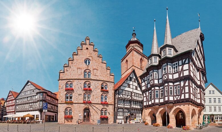 Fachwerkhäuser auf dem Marktplatz in Alsfeld, einer der schönsten Kleinstädte Deutschlands